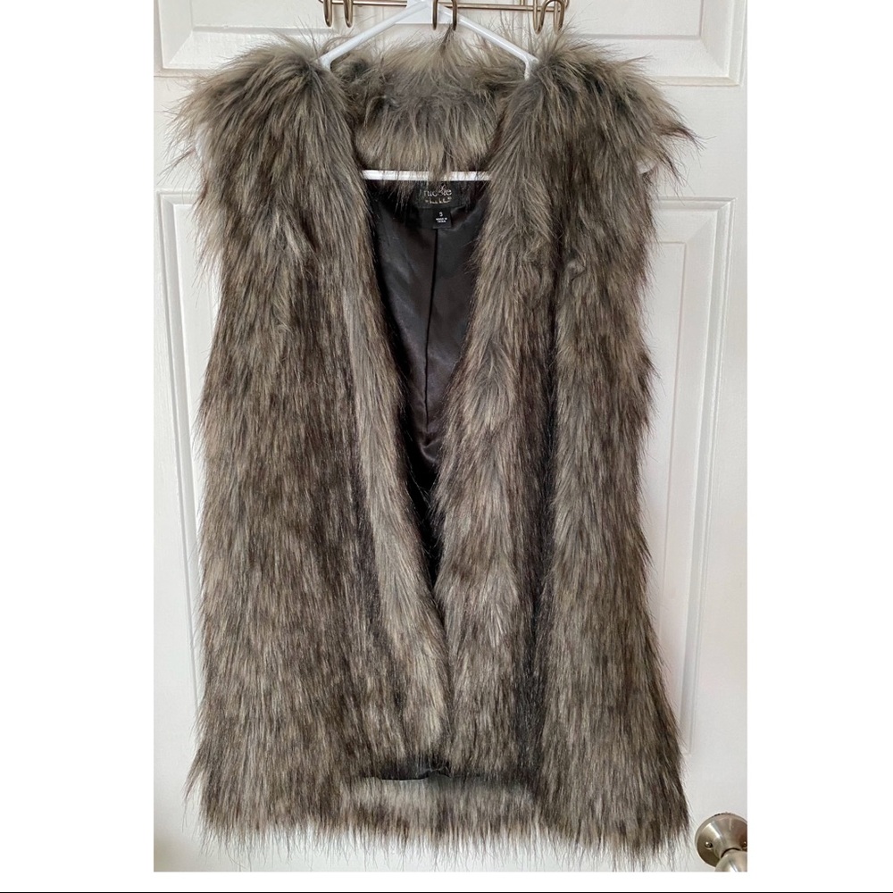 ❗️SOLD❗️Nicole Miller Vest